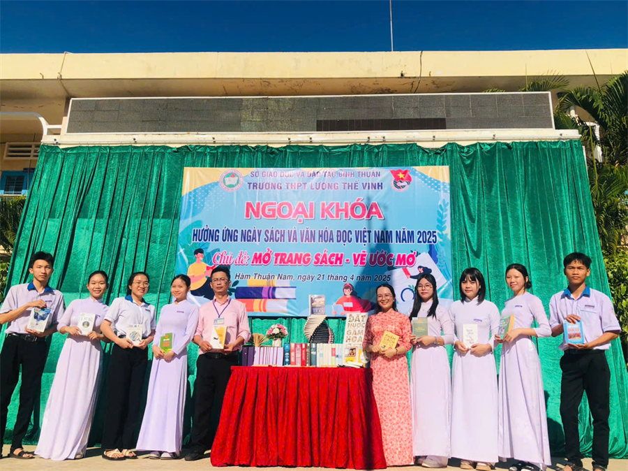 Ngoại Khóa kỉ niệm 11 năm “Ngày sách và văn hóa đọc Việt Nam” (21/4/2014-21/4/2025) với chủ đề “Mở trang sách - vẽ ước mơ”.